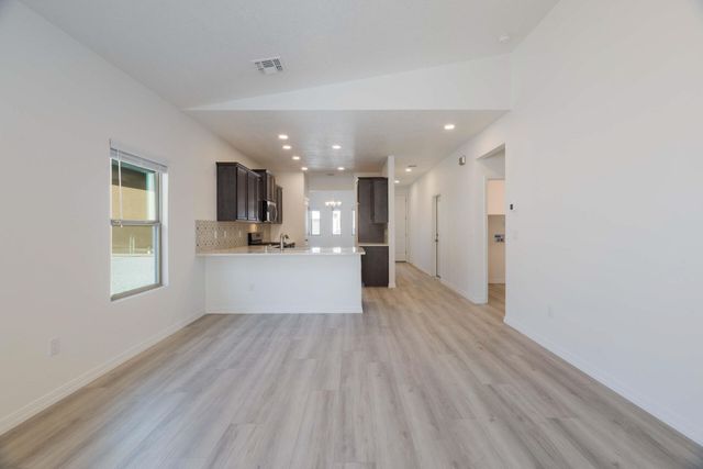 1565 Valle De Colores Street NW, Los Lunas, NM 87031