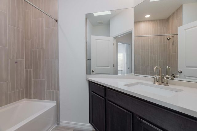 1565 Valle De Colores Street NW, Los Lunas, NM 87031