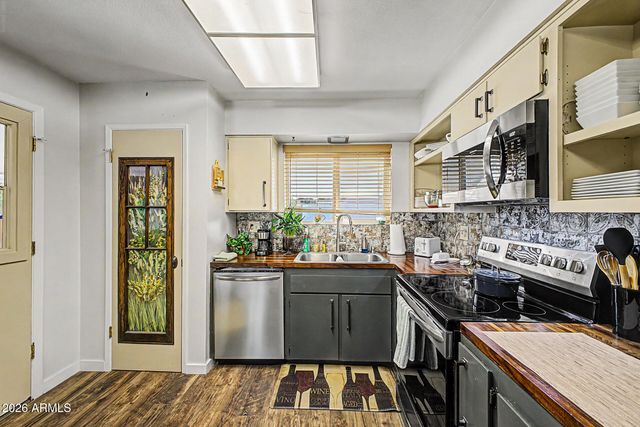 10619 W SALEM Drive, Sun City, AZ 85351