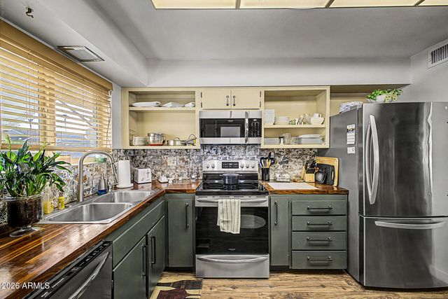 10619 W SALEM Drive, Sun City, AZ 85351