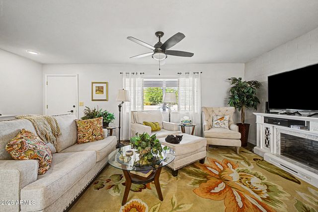 10619 W SALEM Drive, Sun City, AZ 85351
