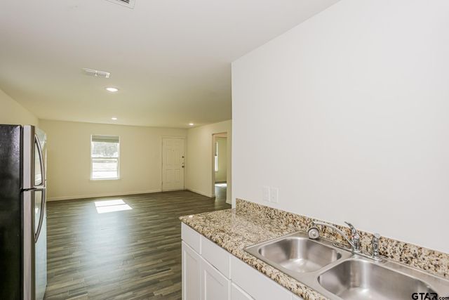 3105 W Rose St, Tyler, TX 75701