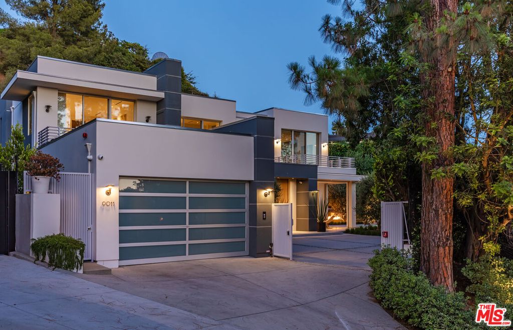 Image 1 of property listing at 9011 Alto Cedro Dr, Beverly Hills, CA 90210