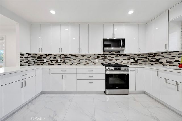 7712 El Caprice Avenue, North Hollywood, CA 91605