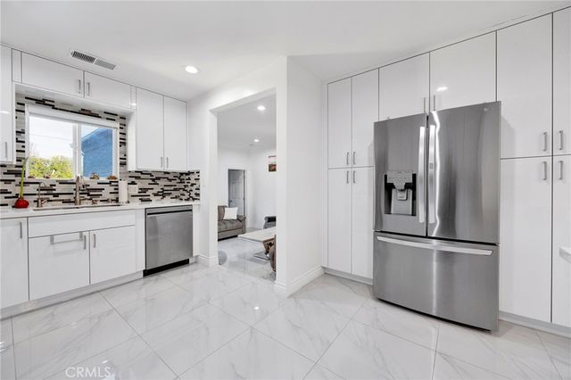 7712 El Caprice Avenue, North Hollywood, CA 91605