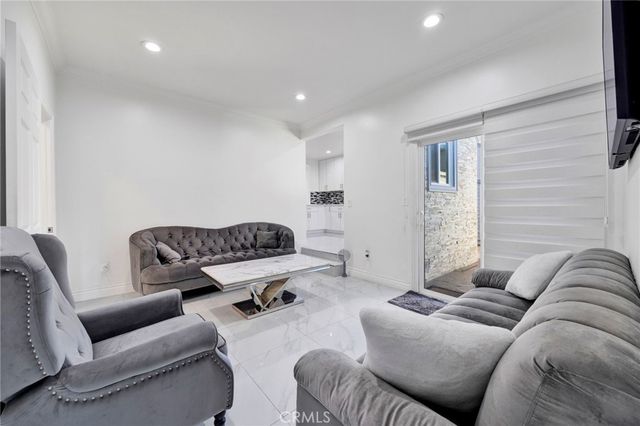 7712 El Caprice Avenue, North Hollywood, CA 91605