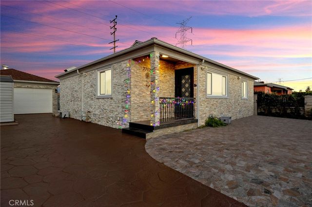 7712 El Caprice Avenue, North Hollywood, CA 91605