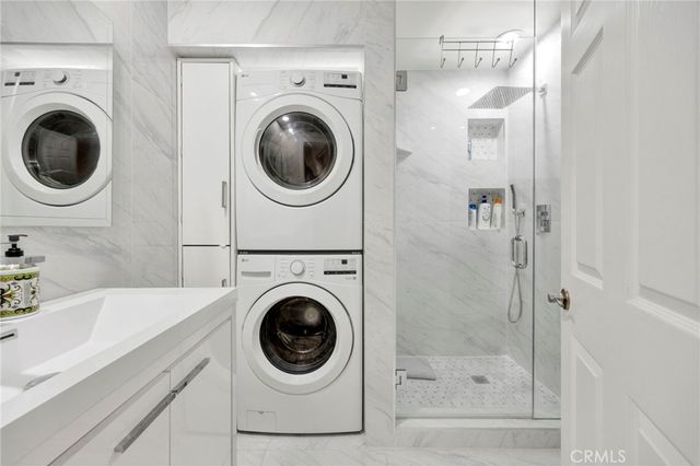 7712 El Caprice Avenue, North Hollywood, CA 91605