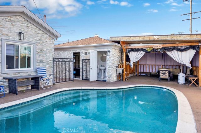 7712 El Caprice Avenue, North Hollywood, CA 91605