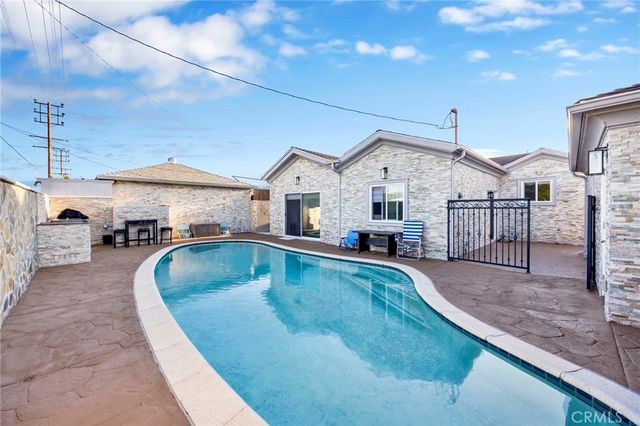 7712 El Caprice Avenue, North Hollywood, CA 91605