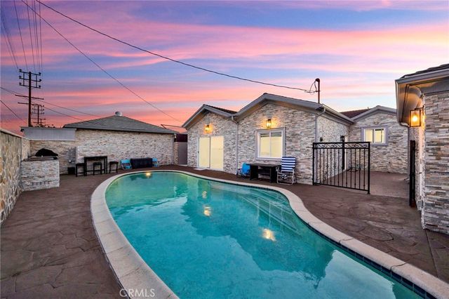 7712 El Caprice Avenue, North Hollywood, CA 91605