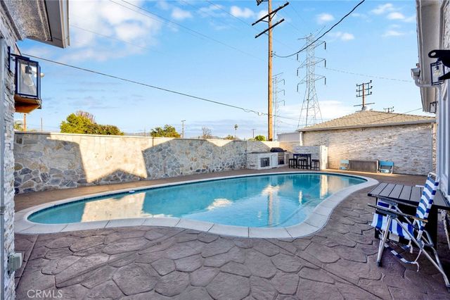 7712 El Caprice Avenue, North Hollywood, CA 91605