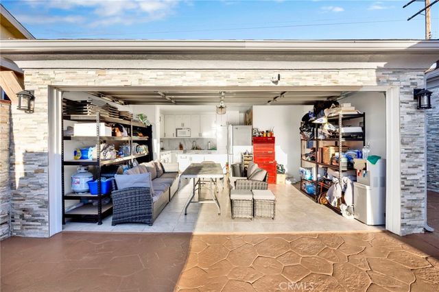 7712 El Caprice Avenue, North Hollywood, CA 91605