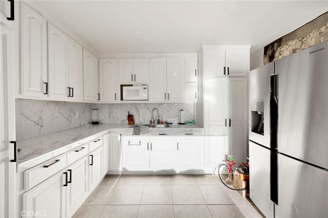 7712 El Caprice Avenue, North Hollywood, CA 91605