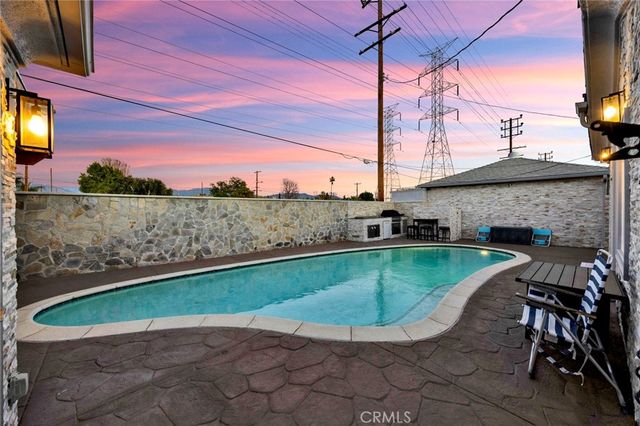 7712 El Caprice Avenue, North Hollywood, CA 91605