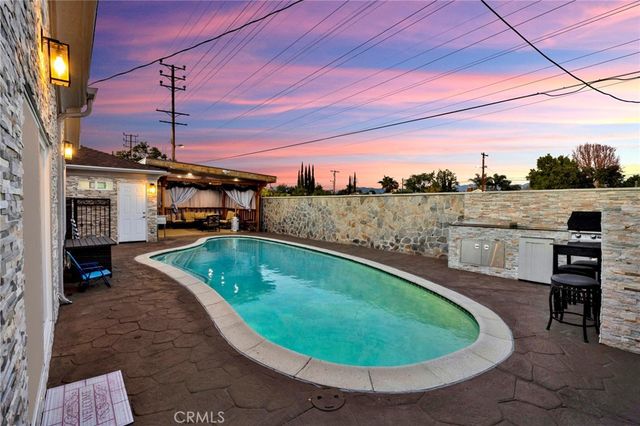 7712 El Caprice Avenue, North Hollywood, CA 91605