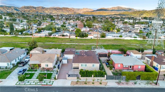 7712 El Caprice Avenue, North Hollywood, CA 91605