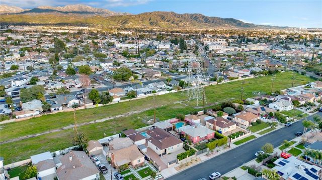 7712 El Caprice Avenue, North Hollywood, CA 91605