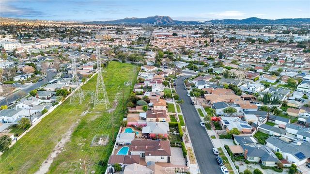 7712 El Caprice Avenue, North Hollywood, CA 91605