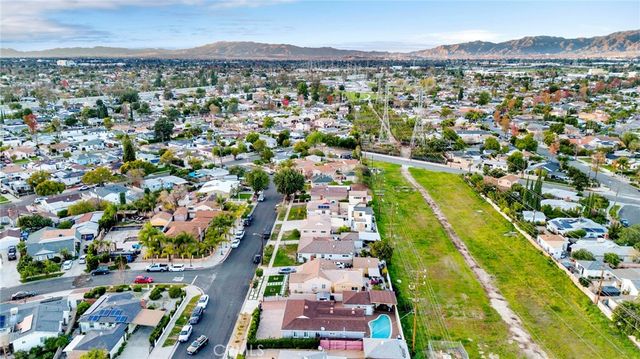 7712 El Caprice Avenue, North Hollywood, CA 91605