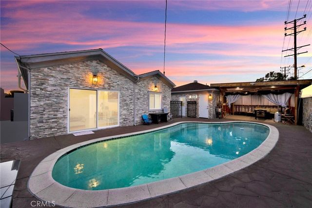 7712 El Caprice Avenue, North Hollywood, CA 91605