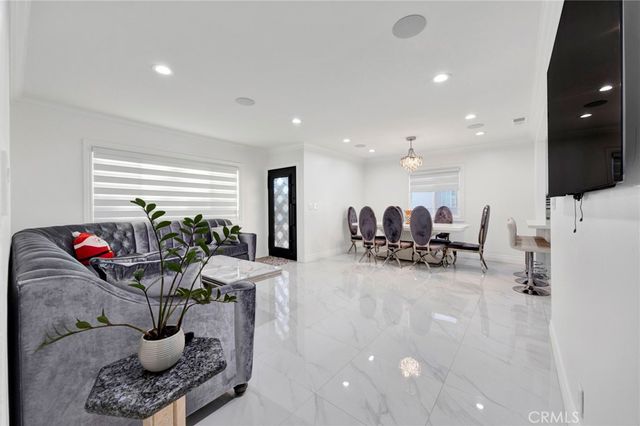 7712 El Caprice Avenue, North Hollywood, CA 91605