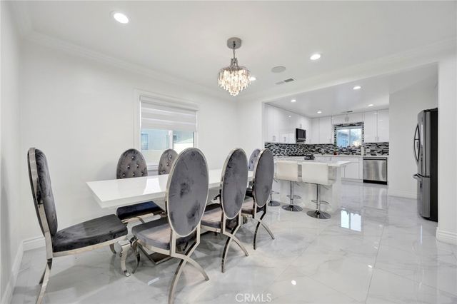 7712 El Caprice Avenue, North Hollywood, CA 91605