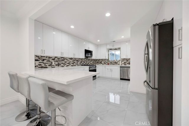 7712 El Caprice Avenue, North Hollywood, CA 91605