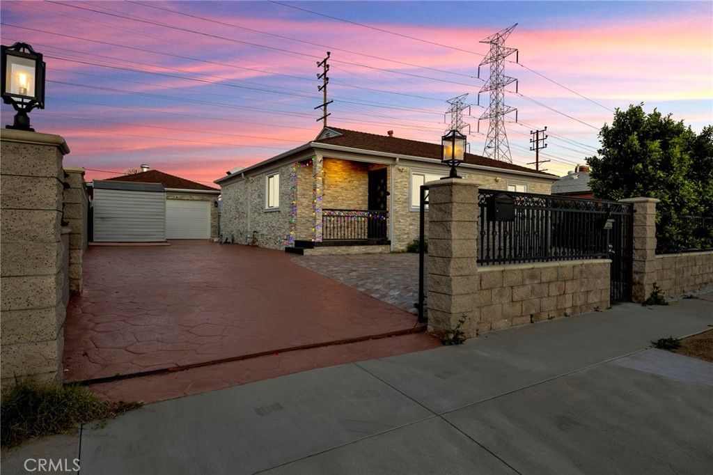 7712 El Caprice Avenue, North Hollywood, CA 91605