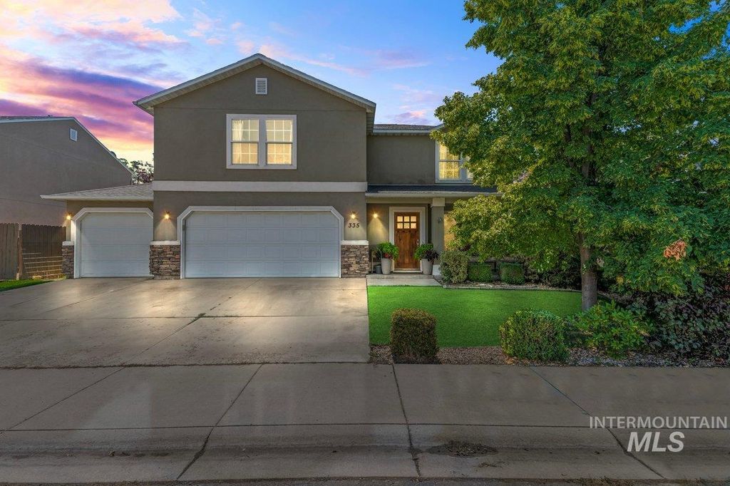 335 E Willowcreek Dr, Middleton, ID 83644 photo 2