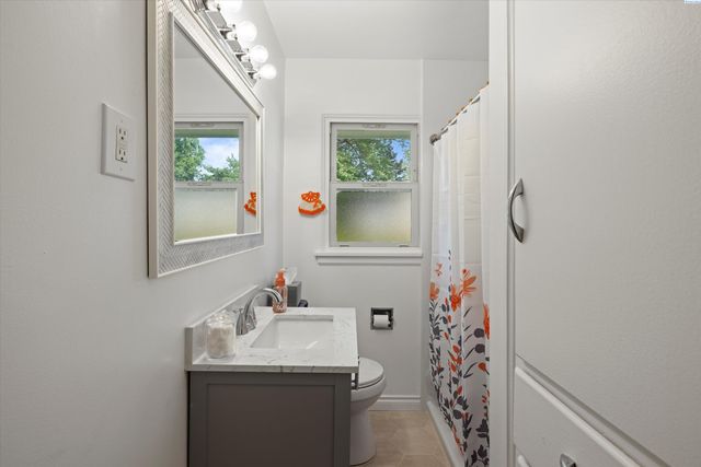 28 SW Evans Ave, College Place, WA 99362