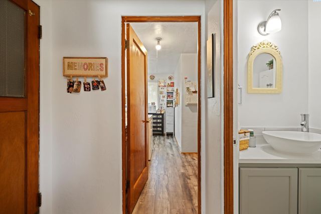 28 SW Evans Ave, College Place, WA 99362