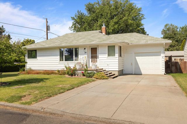 28 SW Evans Ave, College Place, WA 99362