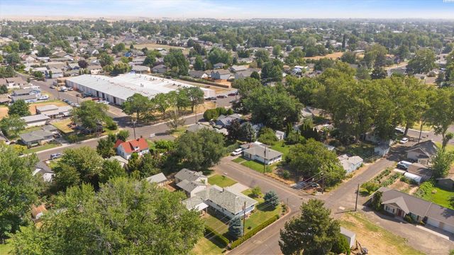 28 SW Evans Ave, College Place, WA 99362