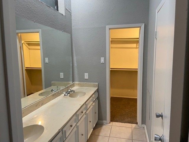 742 Hummingbird Circle, Lewisville, TX 75067