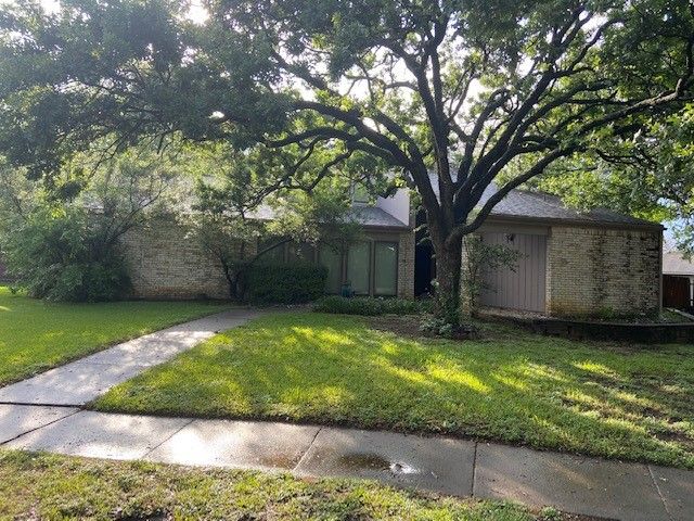 742 Hummingbird Circle, Lewisville, TX 75067