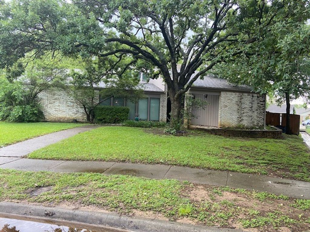 742 Hummingbird Circle, Lewisville, TX 75067