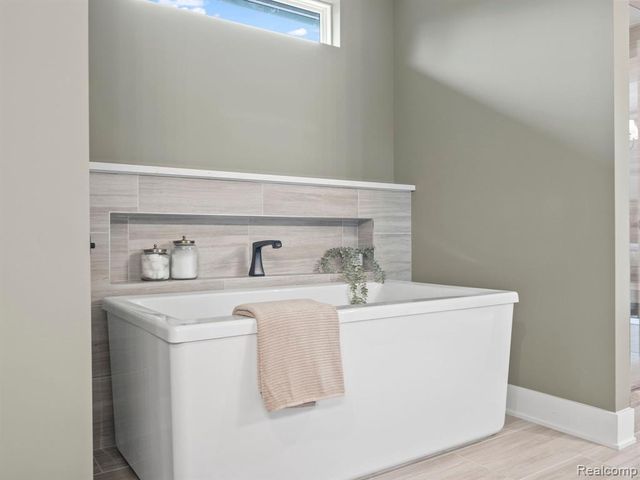 1059 Overlook Drive, Saline, MI 48176