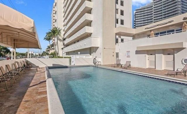 2200 NE 33rd Ave 2K, Fort Lauderdale, FL 33305