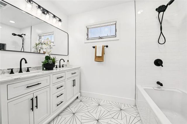 8454 Naylor Avenue, Los Angeles, CA 90045