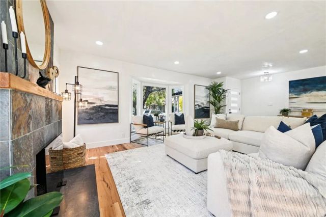 8454 Naylor Avenue, Los Angeles, CA 90045