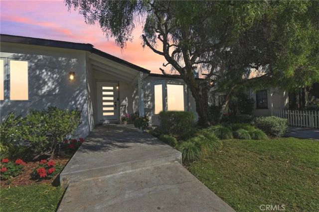 8454 Naylor Avenue, Los Angeles, CA 90045