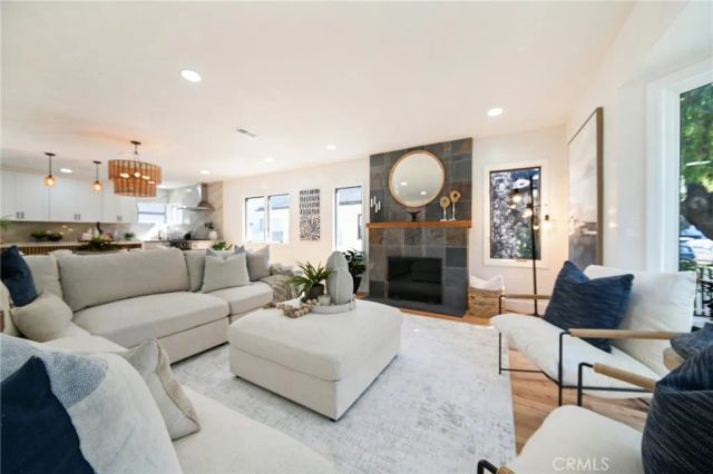 8454 Naylor Avenue, Los Angeles, CA 90045