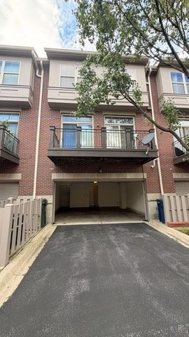 717 N Keystone Lane, Vernon Hills, IL 60061