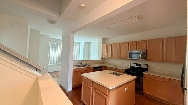 717 N Keystone Lane, Vernon Hills, IL 60061