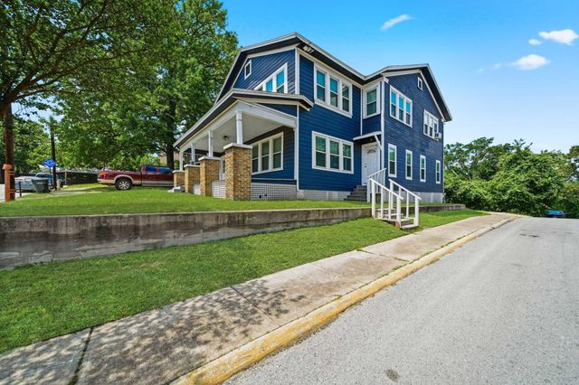 1302 20th Street 1, Huntsville, TX 77340
