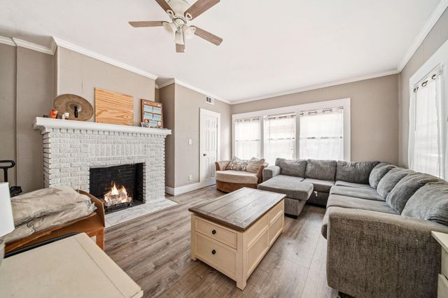1302 20th Street 1, Huntsville, TX 77340
