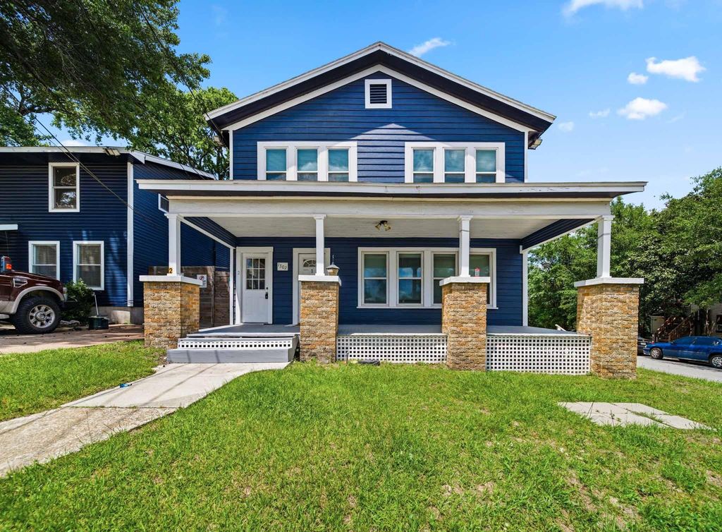 1302 20th Street 1, Huntsville, TX 77340