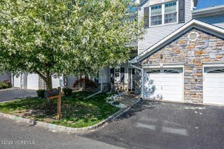 18 Hanna Lane, Laurence Harbor, NJ 08879