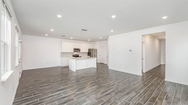 4306 Admirals Bend, Converse, TX 78109